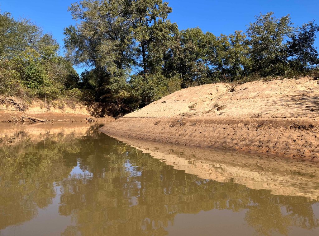 Kayak paddle scenery picture Neches River, Hwy 79 Launch, going up, Cherokee Neches, www.SawdustRiver.com