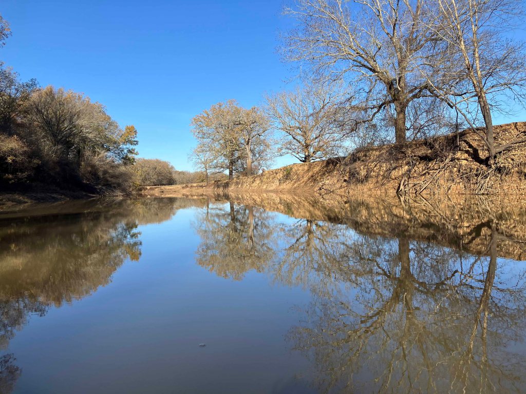 Kayak paddle scenery picture Neches River, CR 1155 2829 Launch, going up, www.SawdustRiver.com